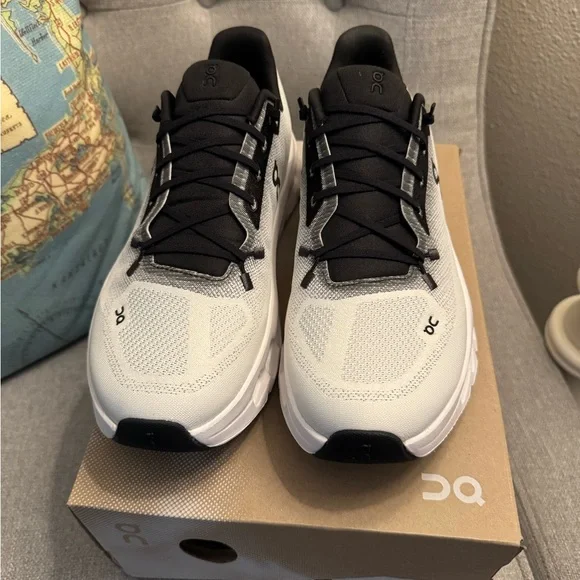 On Cloudtilt | sz. 9.5 - Picture 2 of 4